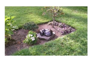 Bronze cat memorial